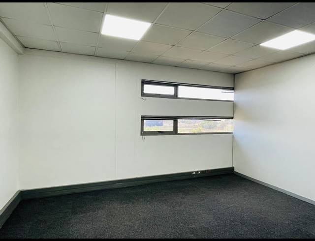 225M² OFFICE TO LET IN MIDRIDGE PARK